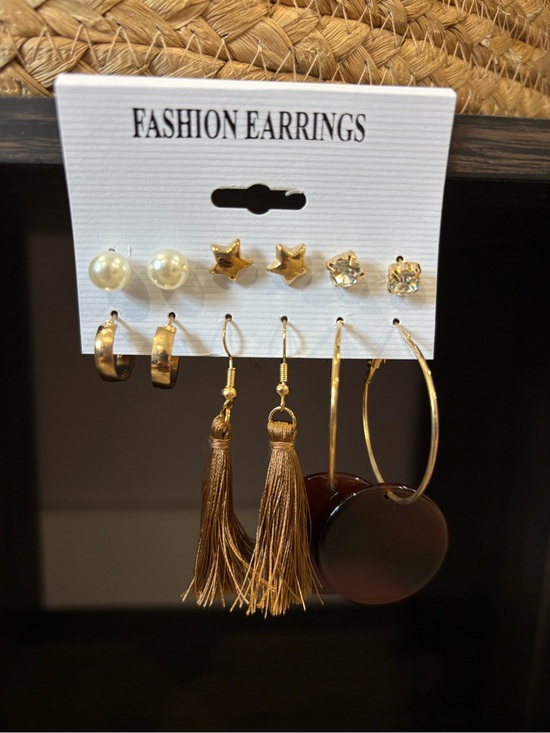 Jewelry - 6 Pair Set - Gold and Pearl Multi Pack